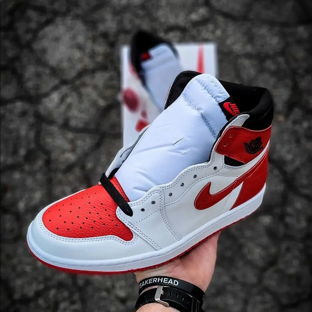 Air Jordan 1 Retro High OG GS ‘Heritage’ Sneakers - Picture 3 of 5